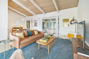 Vintage Inspired Home Near Palm Beach & Downtown